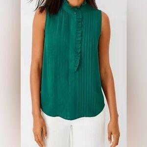 Ann Taylor Green Sleeveless Ruffle Top. Size Medium.